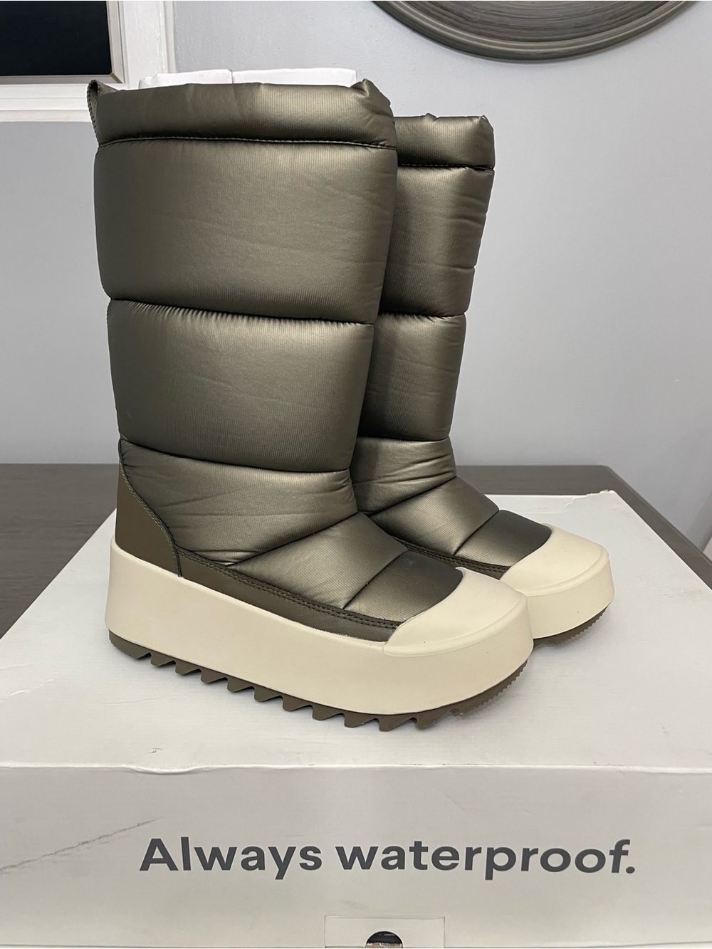 Cougar Platform Puffer Winter Boots in Metallic Olive